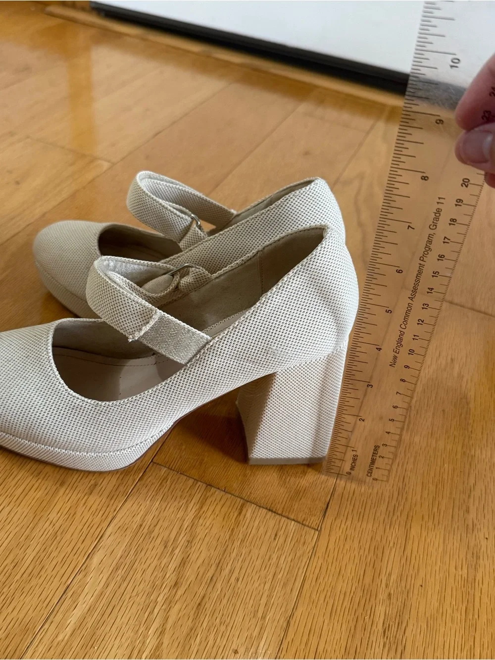Tan beige fabric Mary Jane shoes platform heels size 6 .